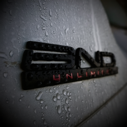 Emblema negro piano "BND"